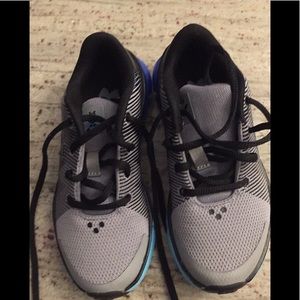 🎈SALE TODAY 🎈Boys size 12 UA shoes-